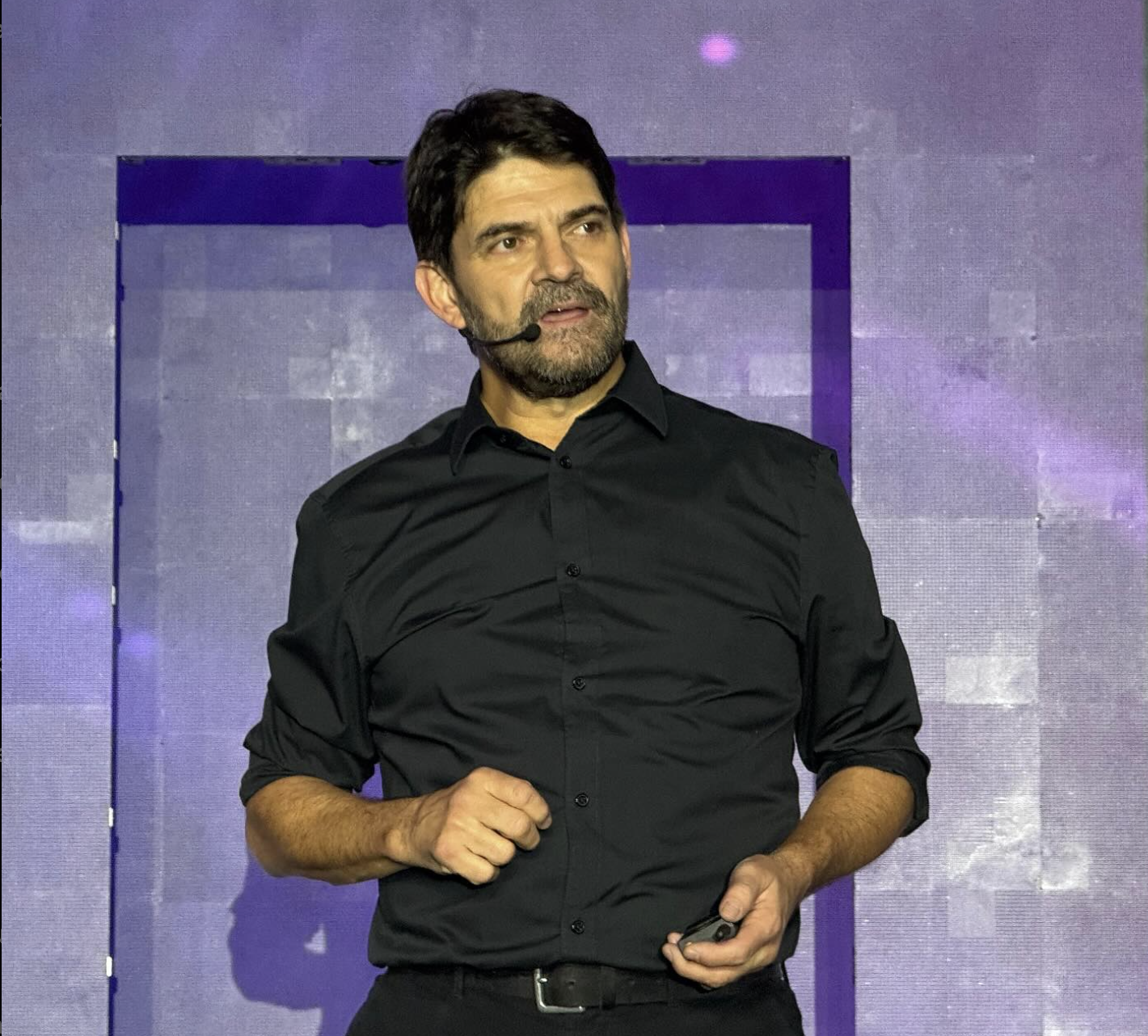 Reflexiones del CX Summit 2025: ¿Clientes satisfechos o relaciones de por vida?